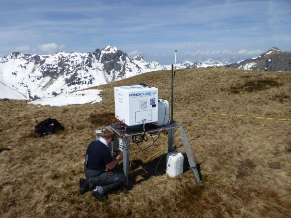 Inbetriebnahme eines LIDAR Messgerätes an einem komplexen, alpinen Standort auf 1.900m Höhe. (IEA Wind Task 32, 2016-2019)
